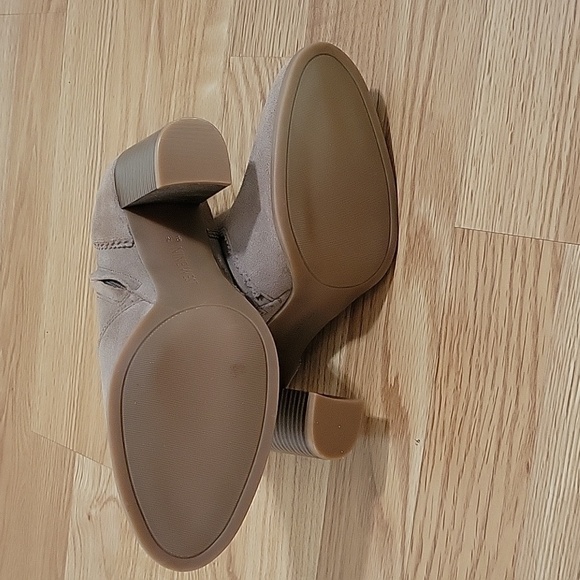 Nine West quicksand tan suede booties size 9 - Picture 6 of 10
